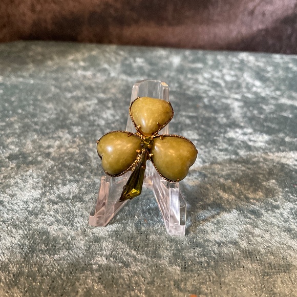 Vintage Jade Green Three Leaf Clover Pin - Picture 2 of 4